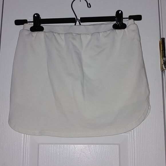Crown & Ivy white lace trim skirt/skort Sz M NWOT - Picture 3 of 5